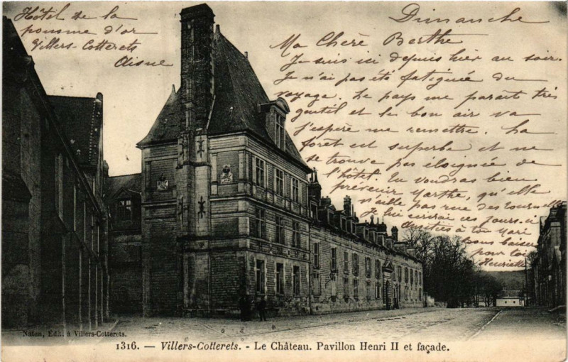 Carte postale ancienne Villers-Cotterets Le Chateau. Pavillon Henri Ii et facade à Villers-Cotterêts