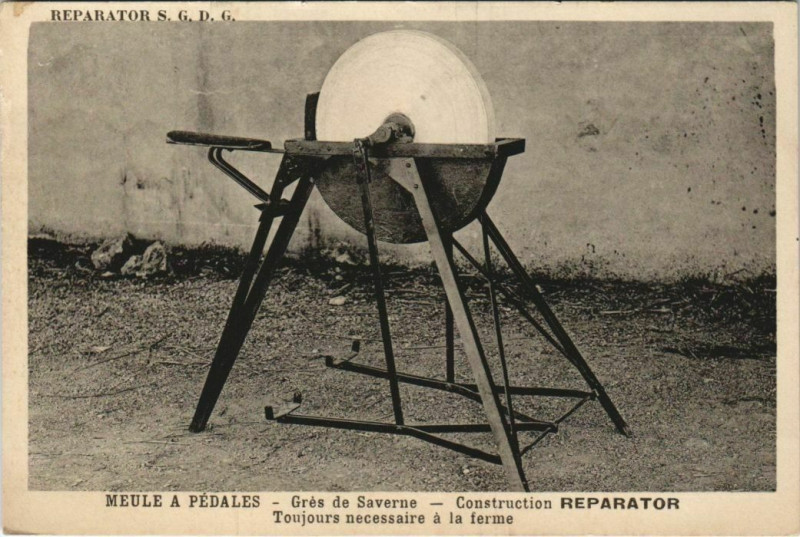 Carte postale ancienne Chateau-Thierry Reparator 4, rue Carnot à Château-Thierry