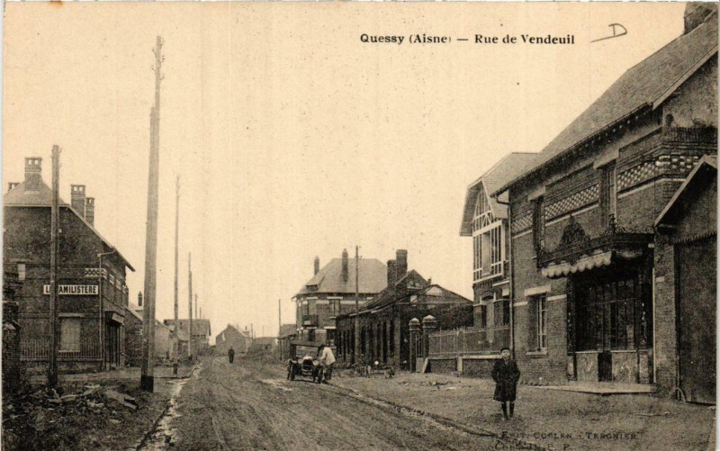 Carte postale ancienne Quessy. Rue de Vendeuil à Vendeuil