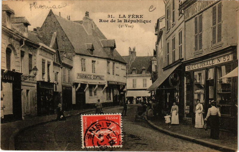 Carte postale ancienne La Fere Rue de la République