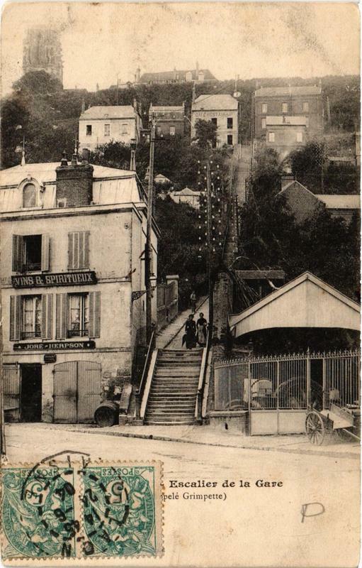 Carte postale ancienne Laon Escalier de la Gare à Laon