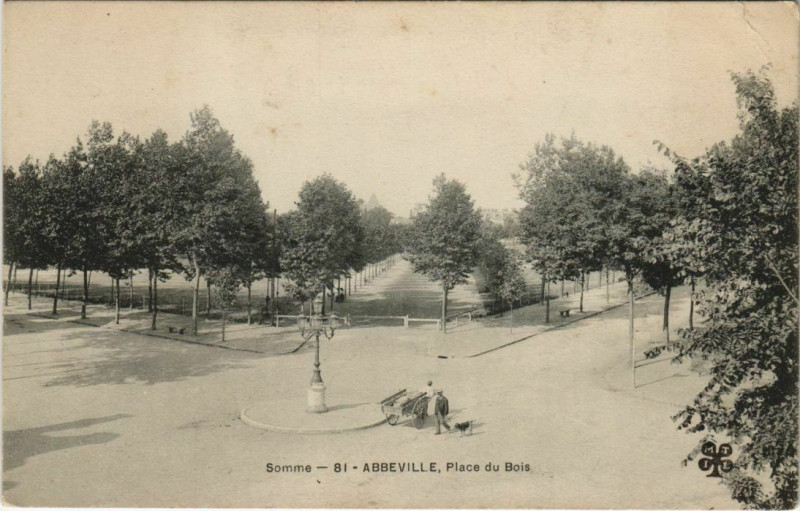 Carte postale ancienne Abbeville Place du Bois à Abbeville