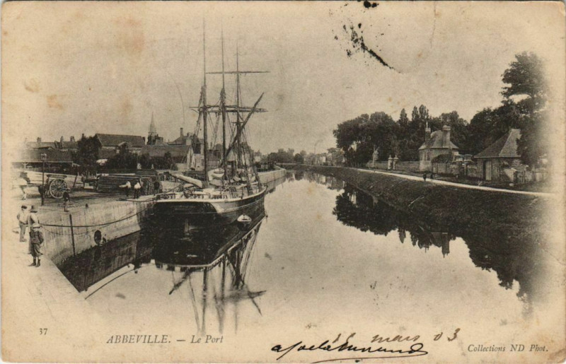 Carte postale ancienne Abbeville Le Port à Abbeville