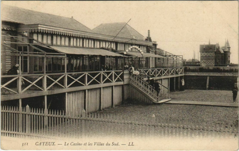 Carte postale ancienne Cayeux-sur-Mer Le Casino et les Vills du Sud à Cayeux-sur-Mer