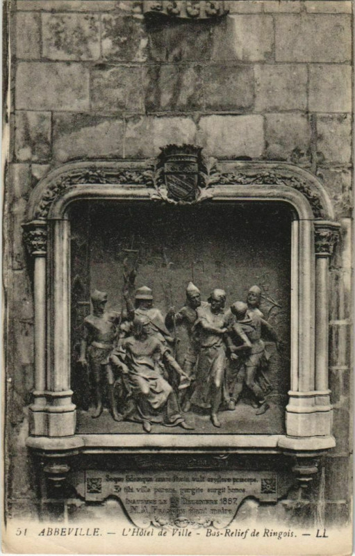 Carte postale ancienne Abbeville Hotel de Ville Bas-Relief de Ringois à Abbeville