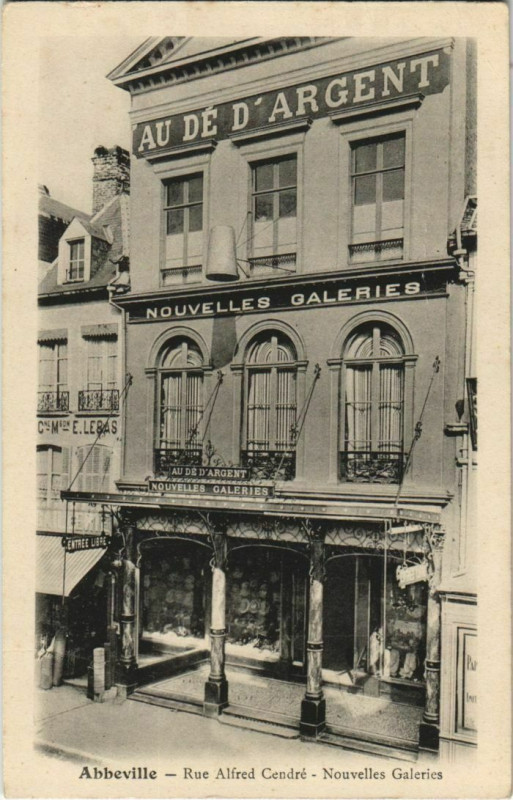 Carte postale ancienne Abbeville Rue Alfred Cendré Nouvelles Galeries à Abbeville