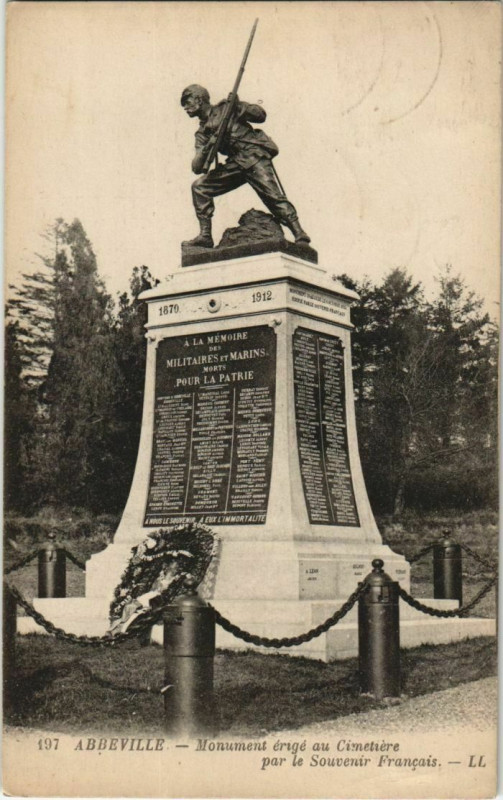 Carte postale ancienne Abbeville Monument aux Morts à Abbeville
