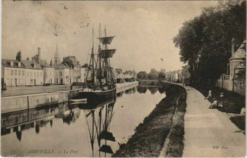 Carte postale ancienne Abbeville Le Port à Abbeville