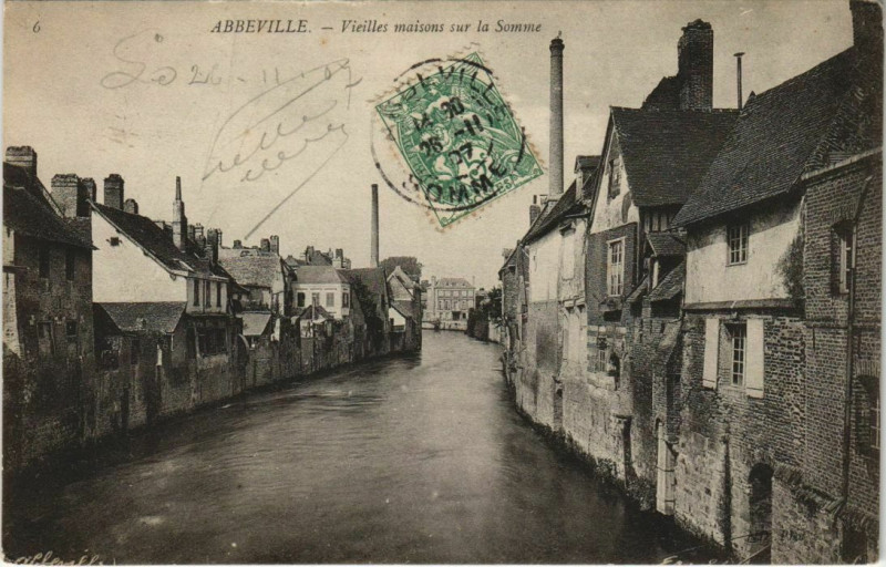 Carte postale ancienne Abbeville Vieilles Maisons sur la Somme à Abbeville