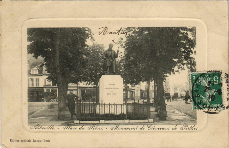 Carte postale ancienne Abbeville Place du Pilori à Abbeville