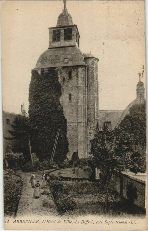 Carte postale ancienne Abbeville Hotel de Ville le Beffroi à Abbeville