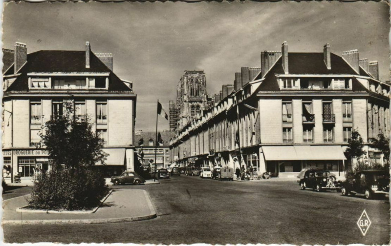 Carte postale ancienne Abbeville vue sur la Cathédrale à Abbeville