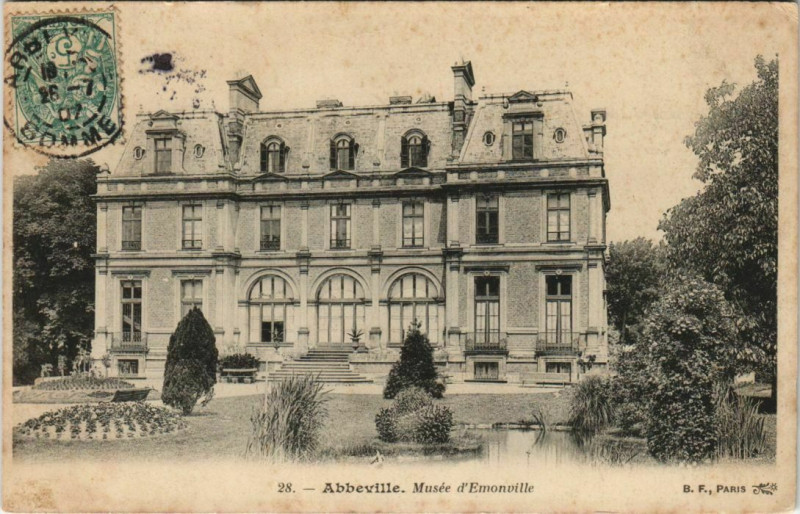 Carte postale ancienne Abbeville Musée d'Emonville à Abbeville