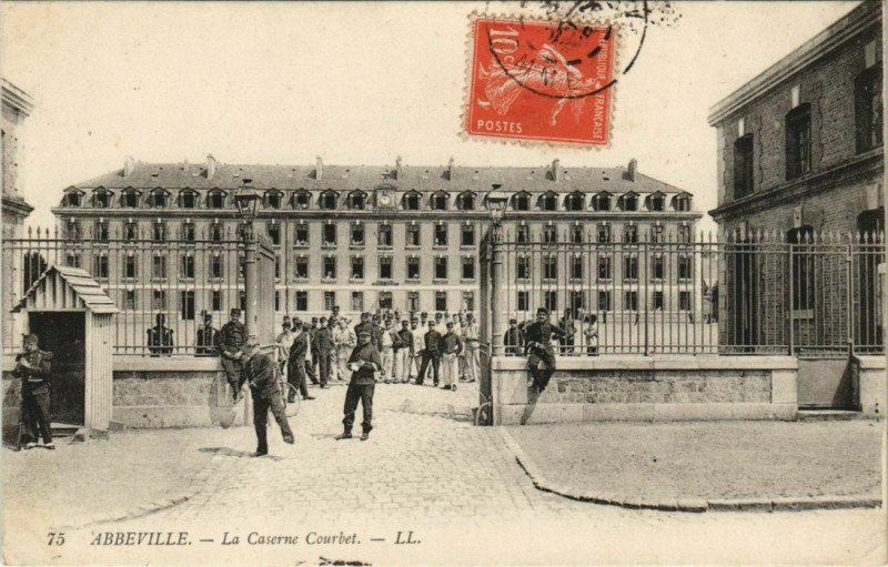 Carte postale ancienne Abbeville Cacerne Courbet à Abbeville