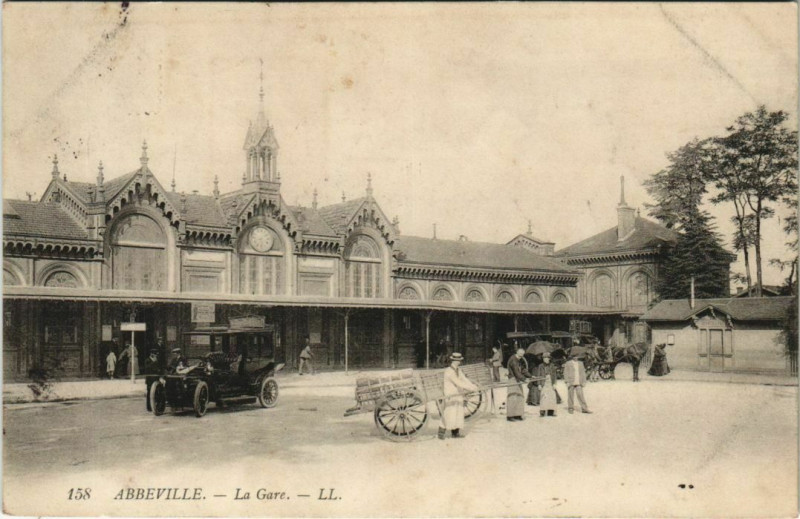 Carte postale ancienne Abbeville La Gare à Abbeville