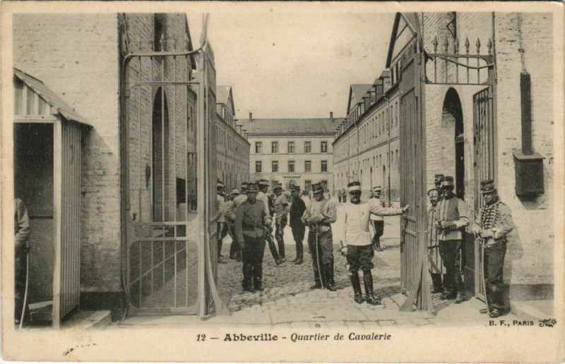 Carte postale ancienne Abbeville Quartier de la Cavalerie à Abbeville
