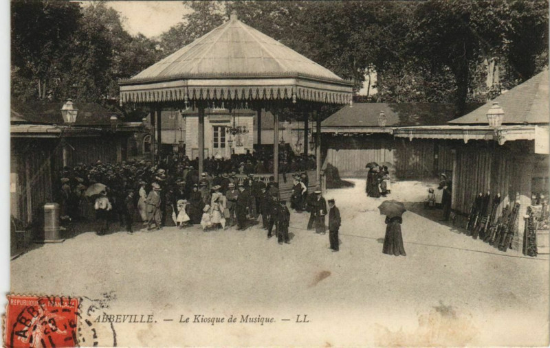 Carte postale ancienne Abbeville Kiosque de Musique à Abbeville