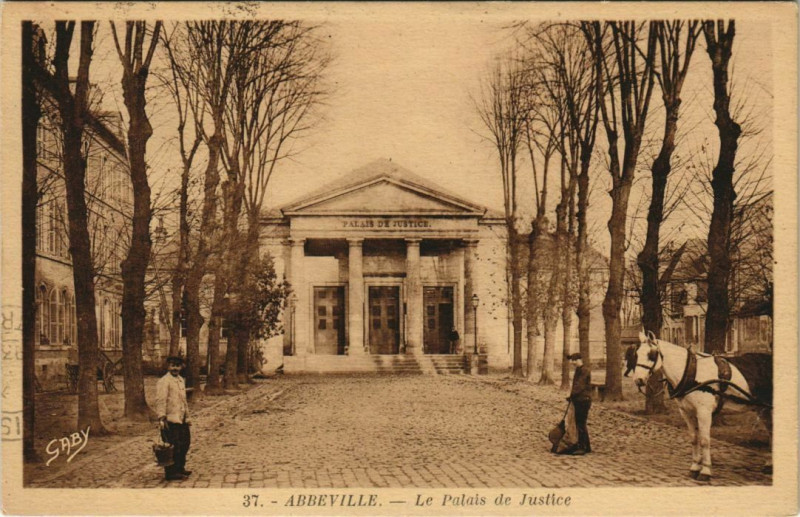 Carte postale ancienne Abbeville Palais de Justice à Abbeville