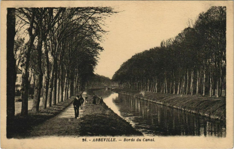 Carte postale ancienne Abbeville Bords du Canal à Abbeville