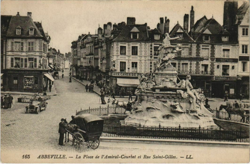 Carte postale ancienne Abbeville Place de l'Amiral Courbet Rue Saint-Gilles à Abbeville