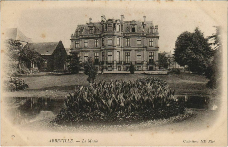 Carte postale ancienne Abbeville Le Musée à Abbeville