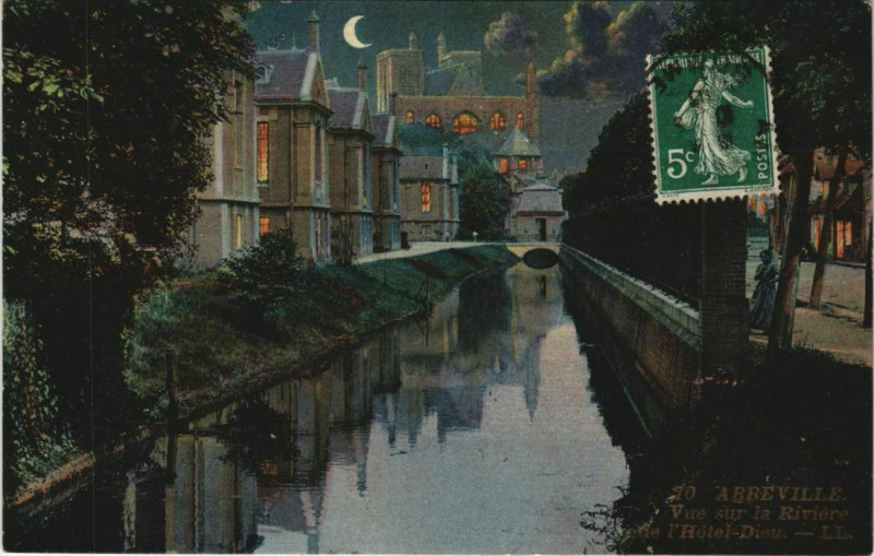 Carte postale ancienne Abbeville Vue sur la Riviere par nuit by night à Abbeville