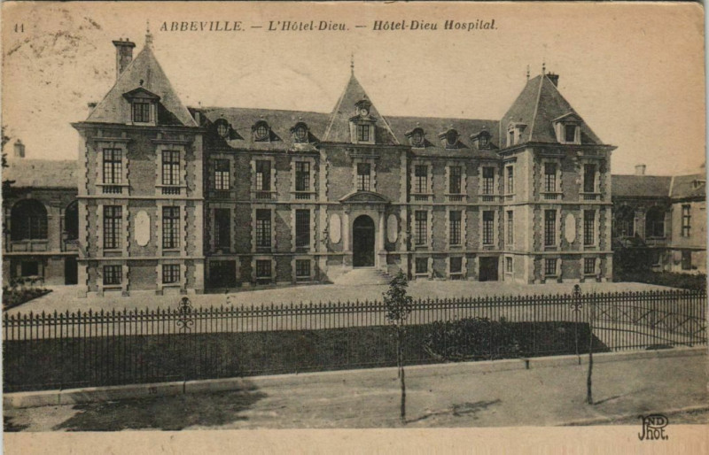 Carte postale ancienne Abbeville Hotel-Dieu à Abbeville