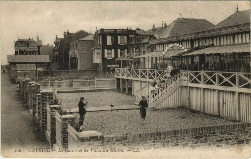 Carte postale ancienne Cayeux-sur-Mer Le Casino et les Villas du Centre à Cayeux-sur-Mer