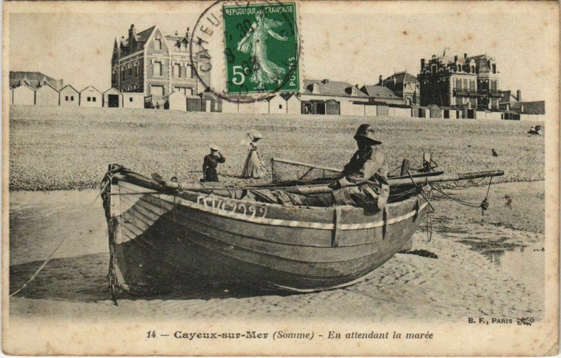 Carte postale ancienne Cayeux-sur-Mer en attendant la marée à Cayeux-sur-Mer