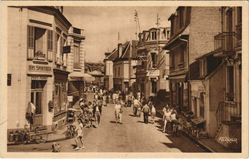 Carte postale ancienne Cayeux-sur-Mer Rue du Maréchal Foch à Cayeux-sur-Mer