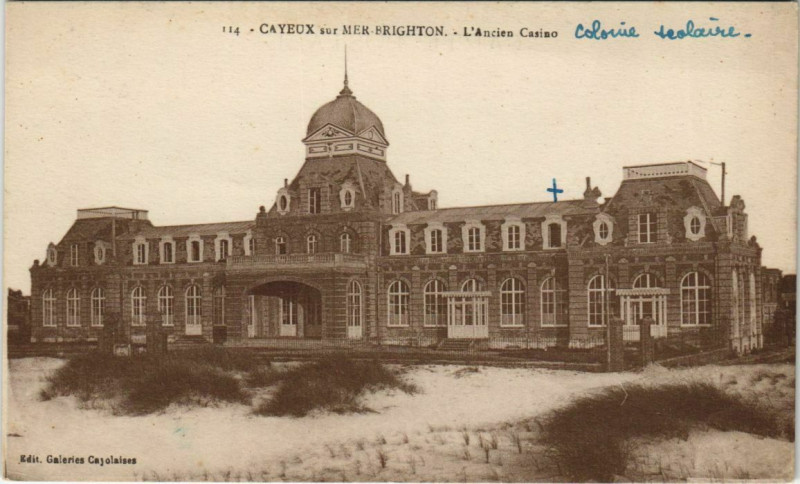Carte postale ancienne Cayeux-sur-Mer Ancien Casino Colonie Scolaire à Cayeux-sur-Mer