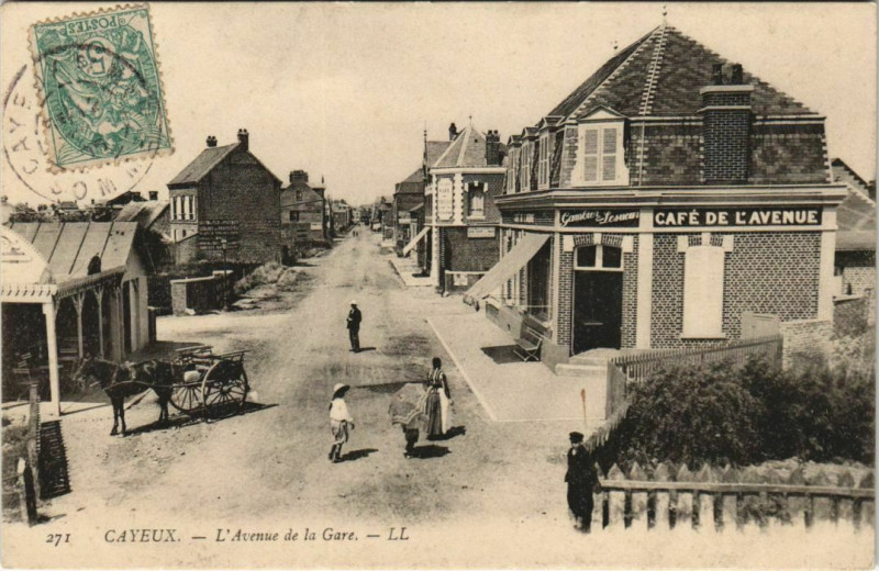 Carte postale ancienne Cayeux-sur-Mer Avenue de la Gare à Cayeux-sur-Mer