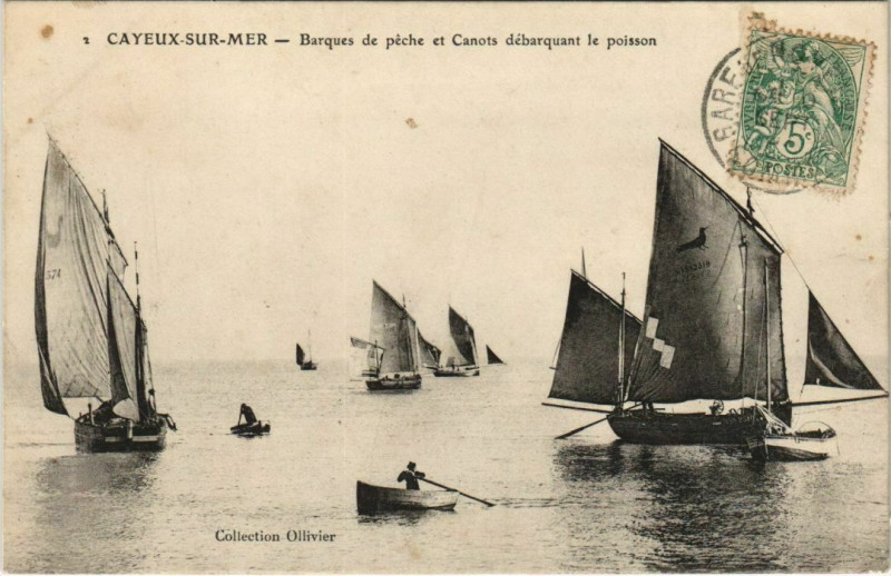 Carte postale ancienne Cayeux-sur-Mer Barque de peche et Canot à Cayeux-sur-Mer