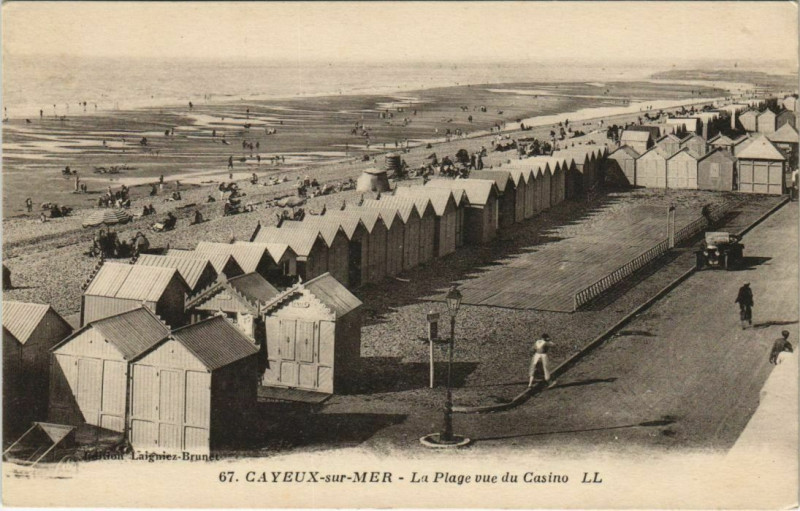 Carte postale ancienne Cayeux-sur-Mer La Plage vue du Casino à Cayeux-sur-Mer