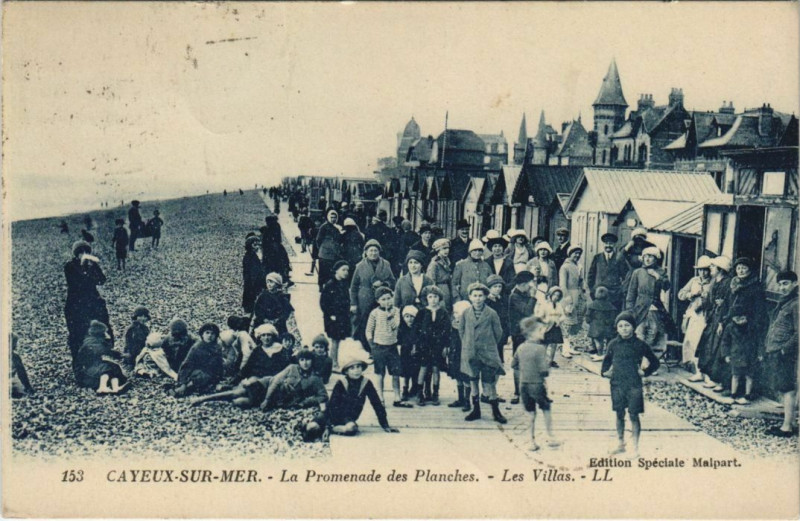 Carte postale ancienne Cayeux-sur-Mer Promenade des Planches Les Villas à Cayeux-sur-Mer