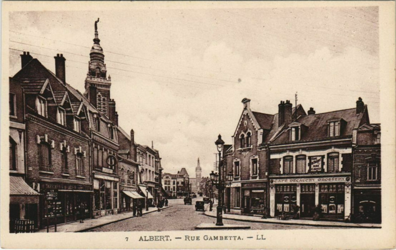 Carte postale ancienne Albert Rue Gambetta à Albert