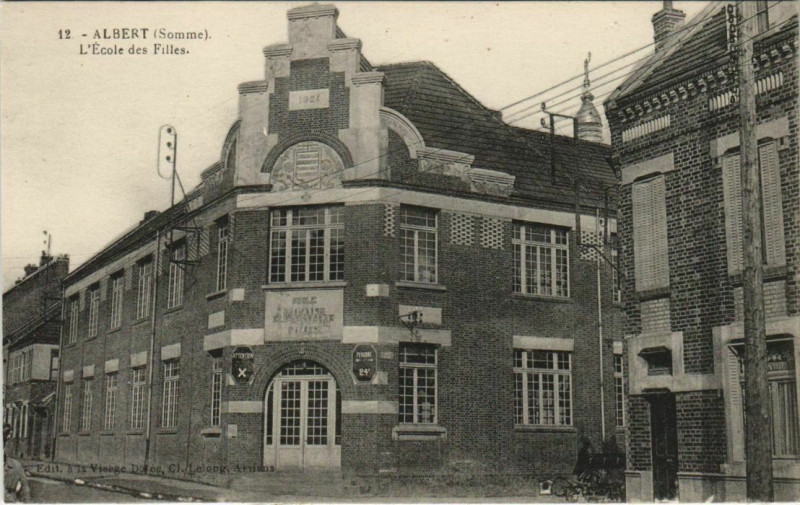 Carte postale ancienne Albert Ecole des Filles à Albert