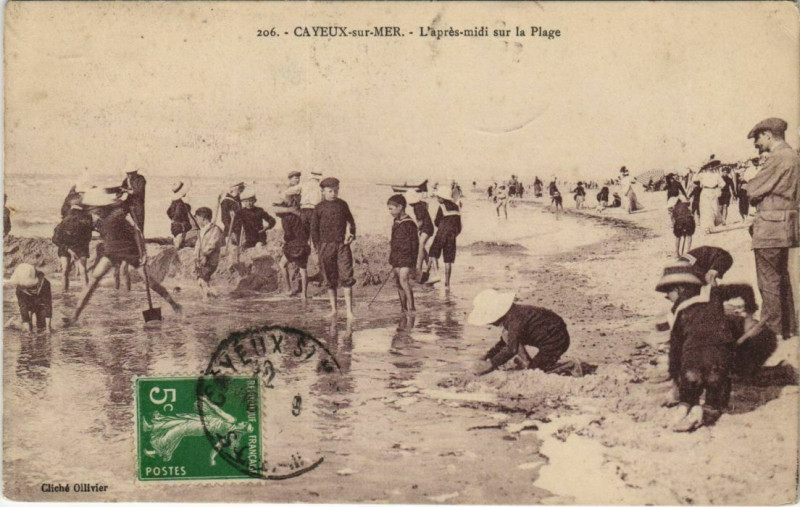 Carte postale ancienne Cayeux-sur-Mer Apres-midi sur la Plage à Cayeux-sur-Mer