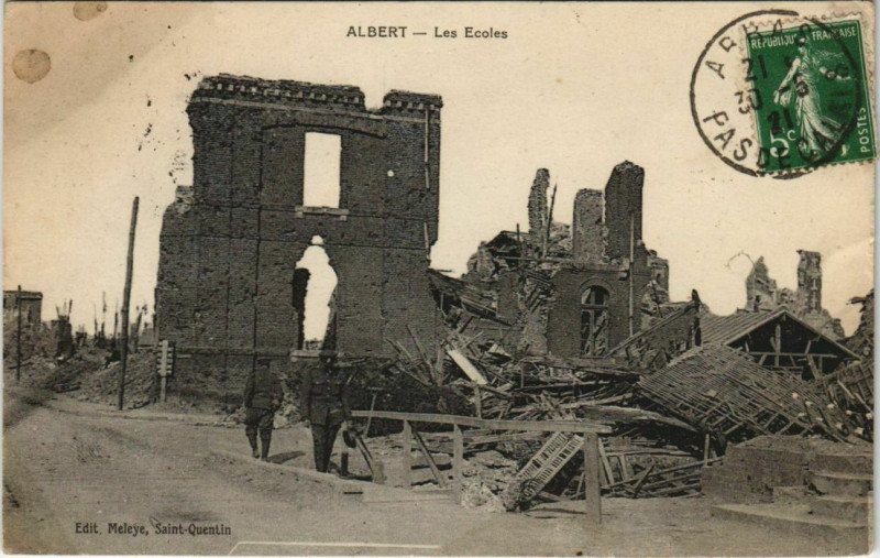Carte postale ancienne Guerre Albert Les Ecoles à Albert