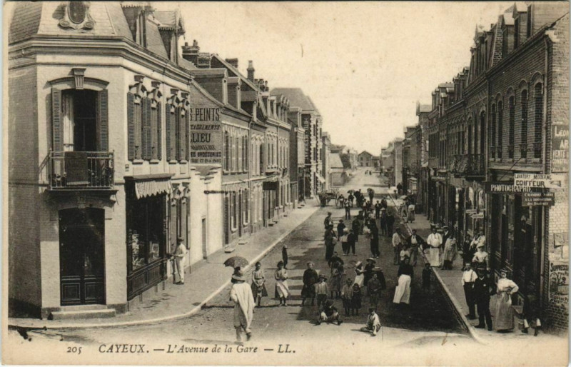 Carte postale ancienne Cayeux-sur-Mer Avenue de la Gare à Cayeux-sur-Mer