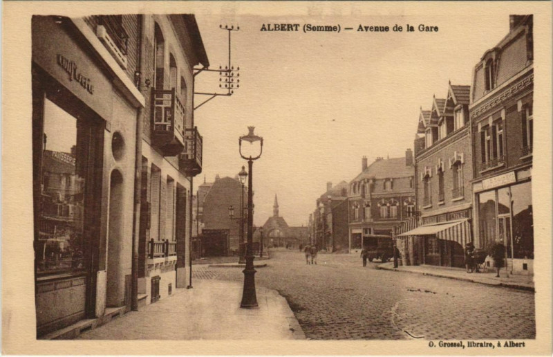 Carte postale ancienne Albert Avenue de la Gare à Albert