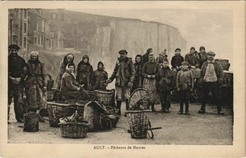 Carte postale ancienne Ault Pecheurs de Moules à Ault