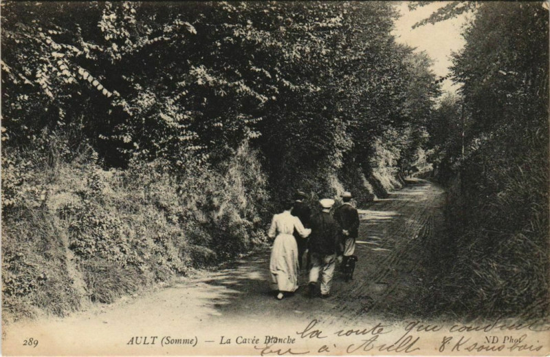 Carte postale ancienne Ault Cavée Blanche à Ault