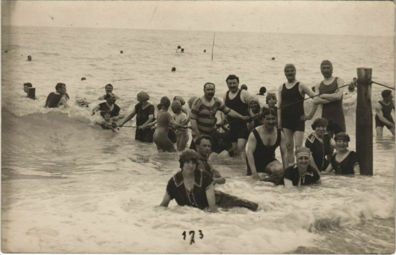 Carte postale ancienne Carte photo Ault Groupe bathing à Ault