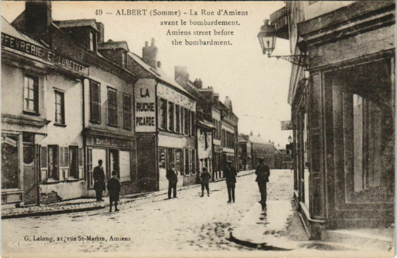 Carte postale ancienne Albert Rue d'Amiens à Albert