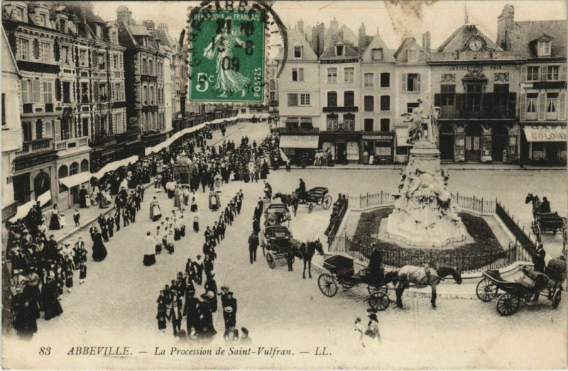 Carte postale ancienne Abbeville Procession de Saint-Vulfran à Abbeville