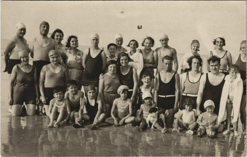 Carte postale ancienne Carte photo Ault Groupe sur la Plage à Ault