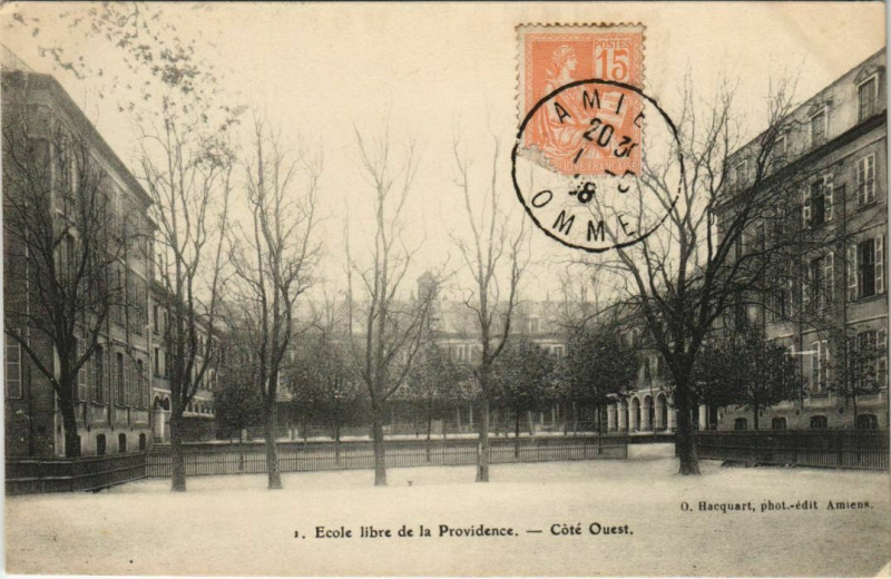 Carte postale ancienne Amiens Ecole libre de la Providence à Amiens