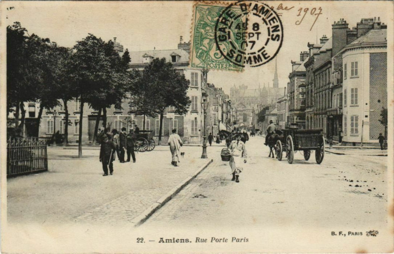 Carte postale ancienne Amiens Rue Porte Paris à Amiens