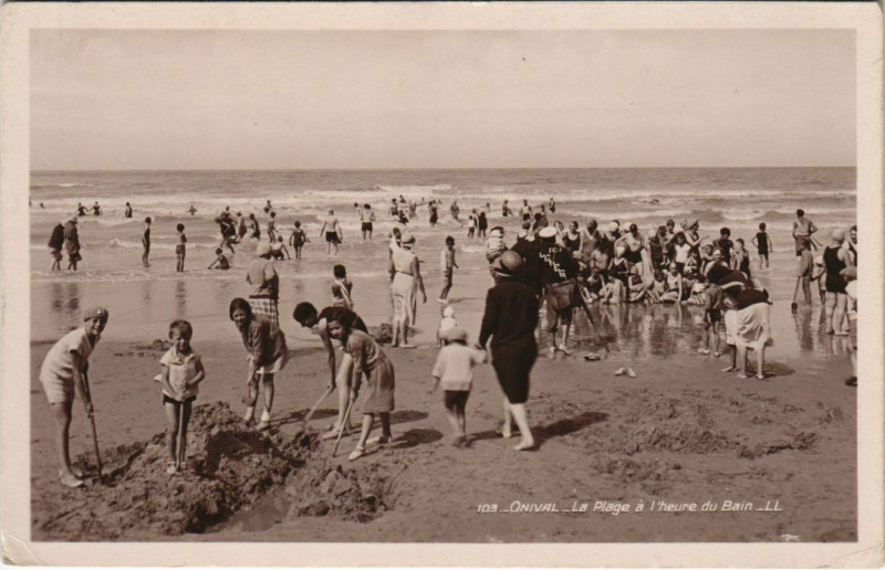 Carte postale ancienne Onival La Plage heure du Bain